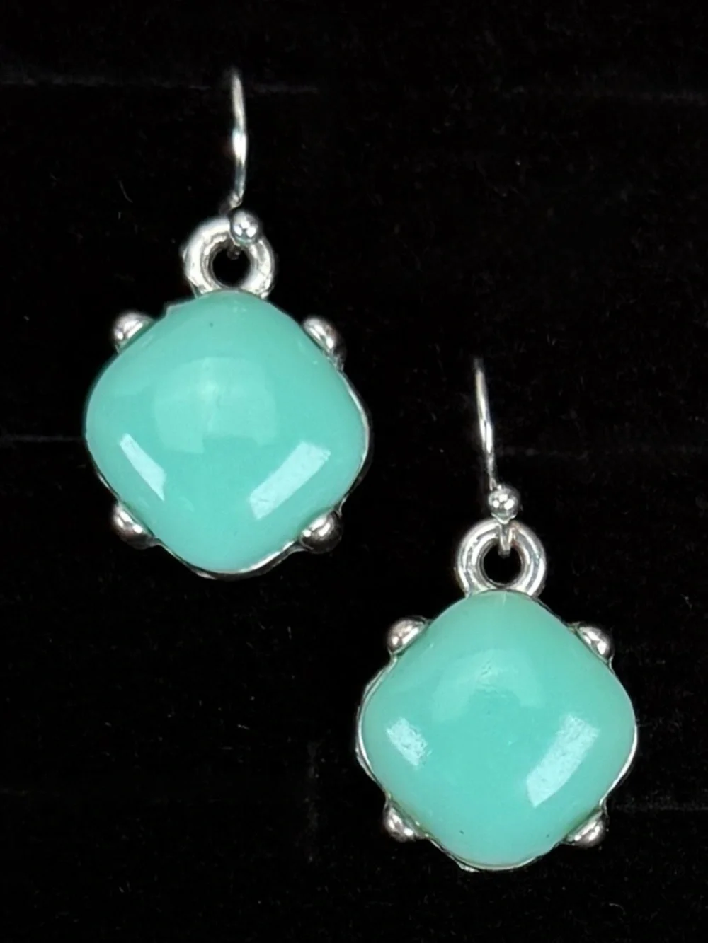 Silvertone, mint green lightweight southwestern style dangle earrings